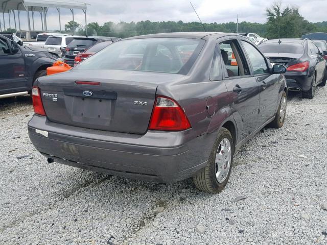 1FAFP34N05W270059 - 2005 FORD FOCUS ZX4 GRAY photo 4