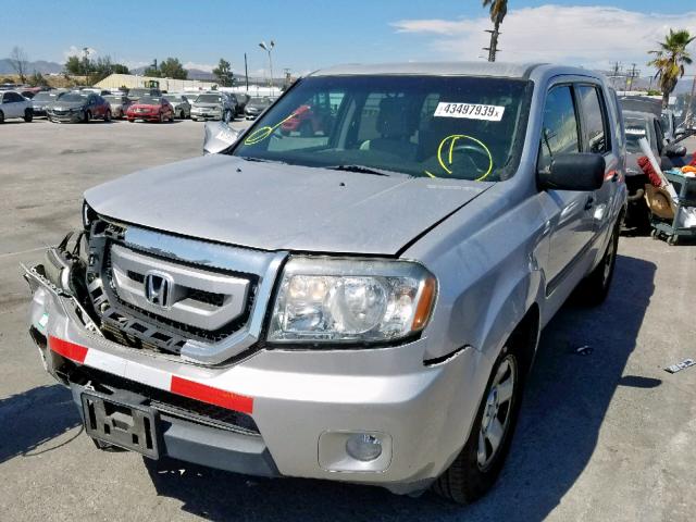 5FNYF4H23BB001338 - 2011 HONDA PILOT LX SILVER photo 2