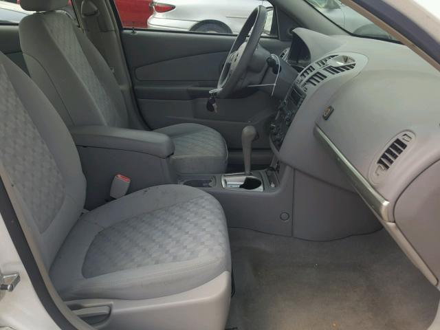 1G1ZT52805F300374 - 2005 CHEVROLET MALIBU LS WHITE photo 5