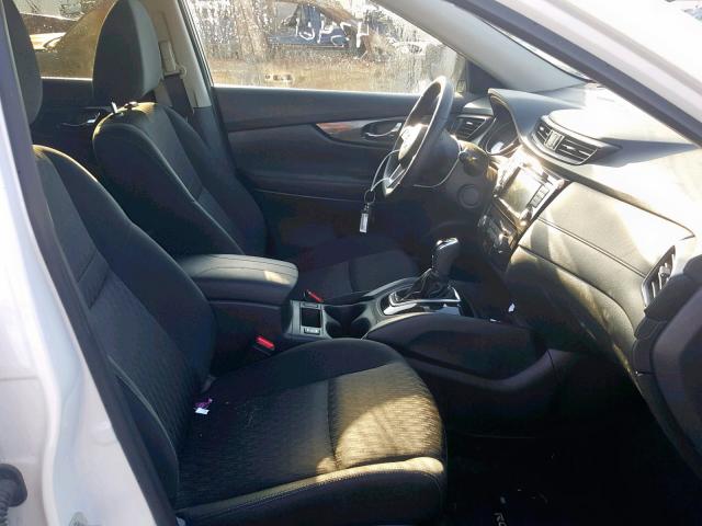 KNMAT2MT4JP590210 - 2018 NISSAN ROGUE S WHITE photo 5