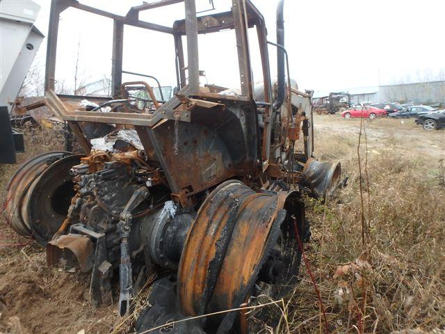 135998B - 2000 NEWH TRACTOR BLUE photo 4