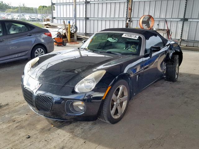 1G2MG35X08Y108141 - 2008 PONTIAC SOLSTICE G BLACK photo 2