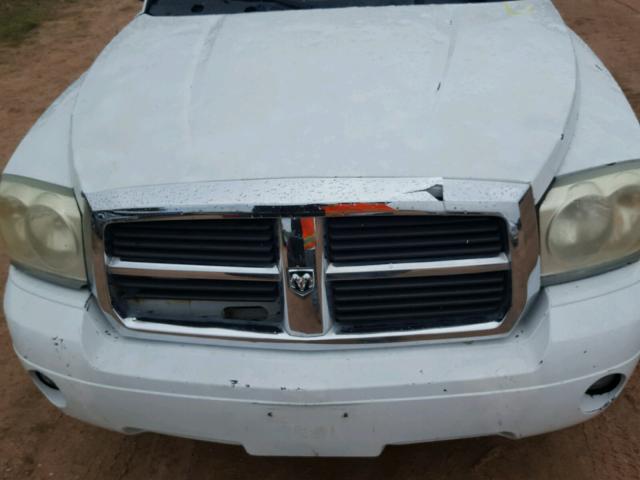 1D7HE48N85S194600 - 2005 DODGE DAKOTA QUA WHITE photo 7