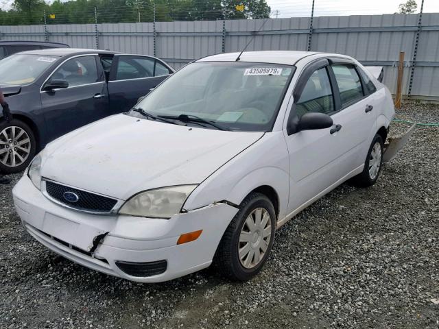 1FAFP34N66W243613 - 2006 FORD FOCUS ZX4 WHITE photo 2