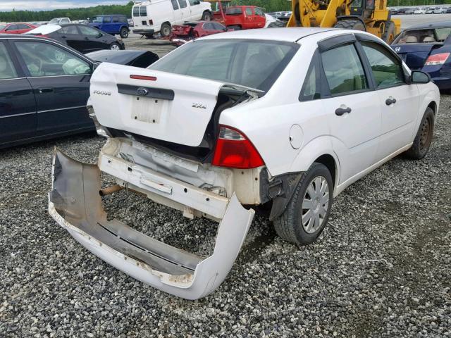 1FAFP34N66W243613 - 2006 FORD FOCUS ZX4 WHITE photo 4