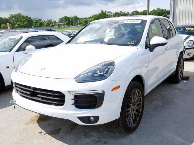 WP1AE2A2XJLA72372 - 2018 PORSCHE CAYENNE SE WHITE photo 2