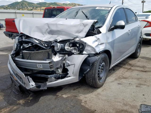 1G1JB5SH7D4135613 - 2013 CHEVROLET SONIC LS 银色 照片 2