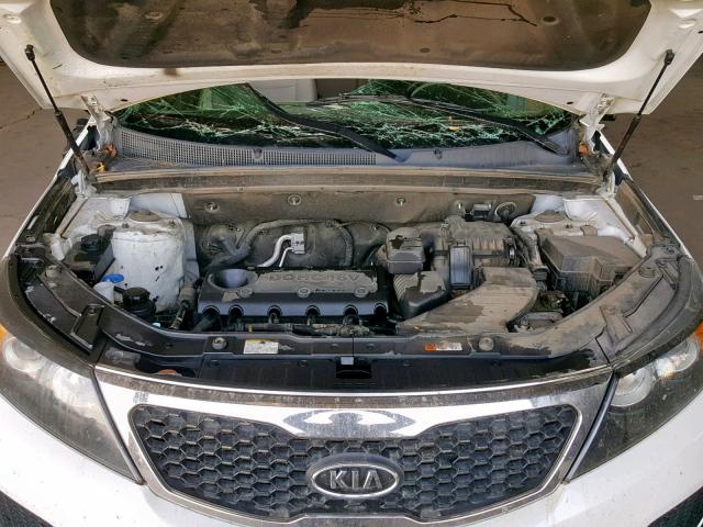 5XYKT4A15DG352649 - 2013 KIA SORENTO LX WHITE photo 7