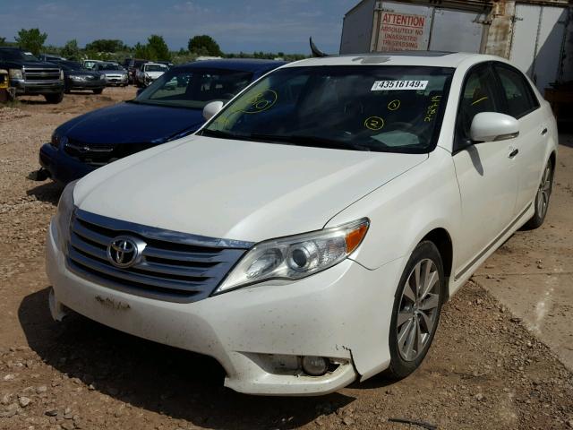 4T1BK3DB4BU421436 - 2011 TOYOTA AVALON BAS თეთრი ფოტო 2