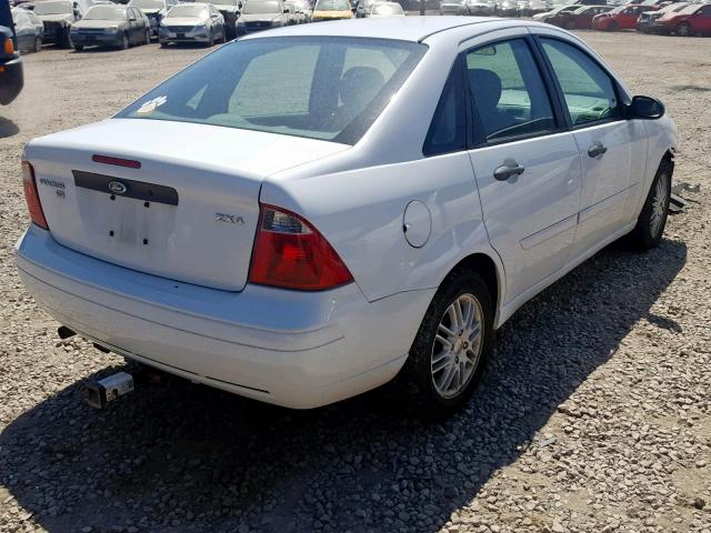 1FAFP34N35W296087 - 2005 FORD FOCUS ZX4 WHITE photo 4