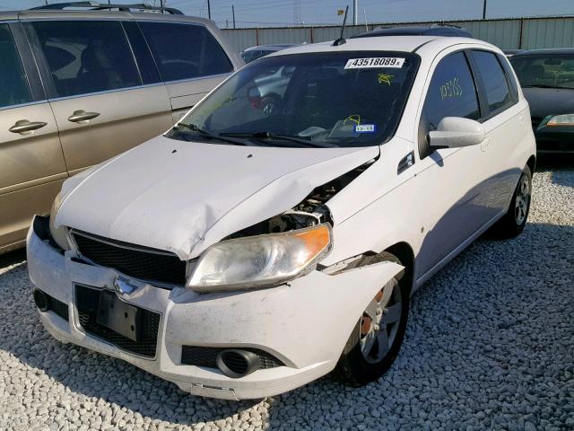 KL1TD66E89B360102 - 2009 CHEVROLET AVEO LS WHITE photo 2