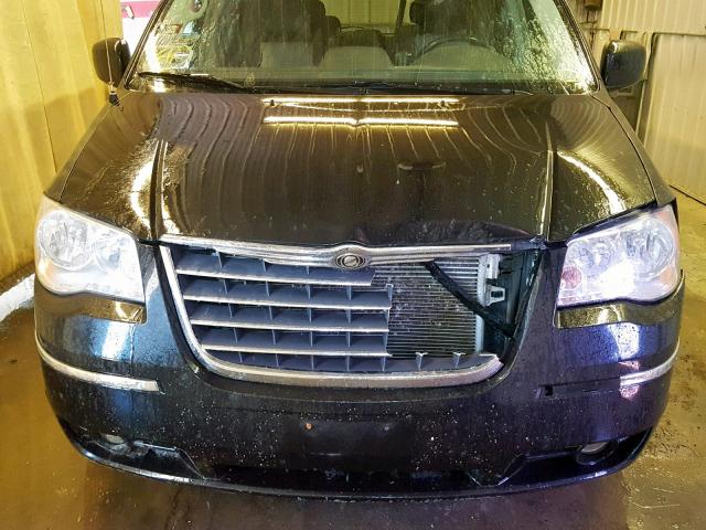 2A4RR5DX6AR293681 - 2010 CHRYSLER TOWN & COU BLACK photo 9