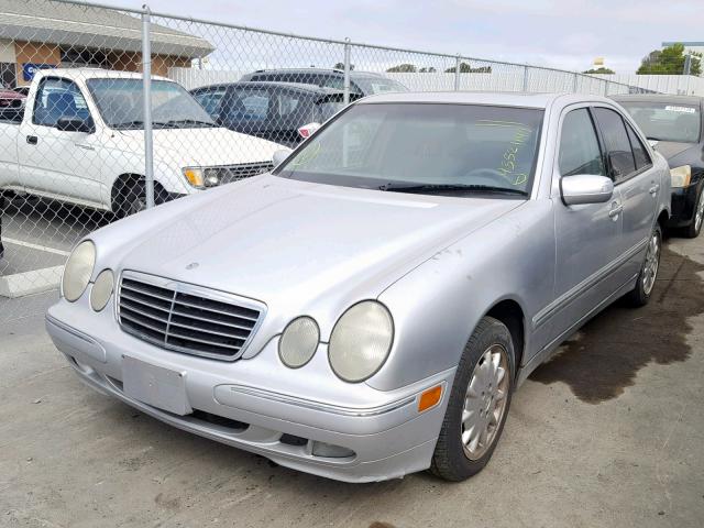 WDBJF65J21B389008 - 2001 MERCEDES-BENZ E 320 SILVER photo 2