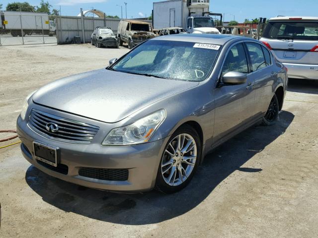 JNKCV61E49M302763 - 2009 INFINITI G37 BASE GRAY photo 2