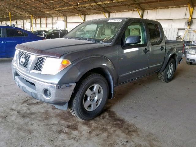 1N6AD07U55C423287 - 2005 NISSAN FRONTIER C GRAY photo 2