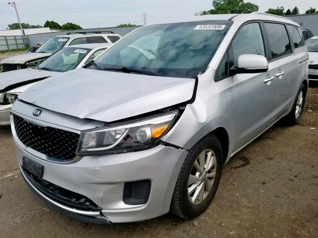 KNDMB5C16F6076504 - 2015 KIA SEDONA LX SILVER photo 2