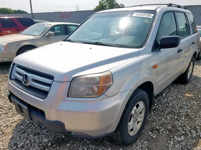 5FNYF18107B025125 - 2007 HONDA PILOT LX SILVER photo 2