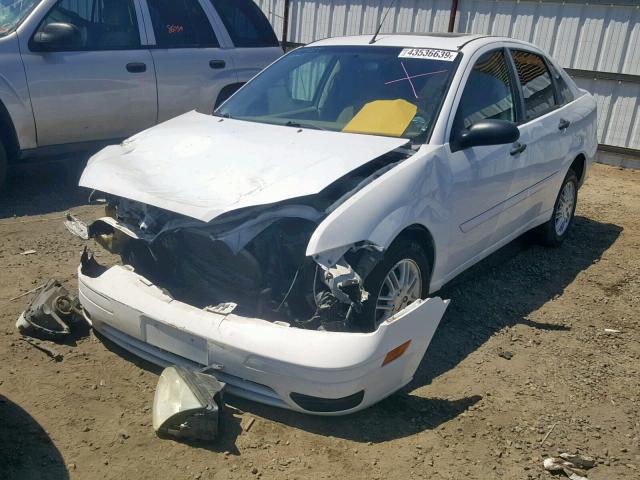 1FAFP34N67W267590 - 2007 FORD FOCUS ZX4 WHITE photo 2