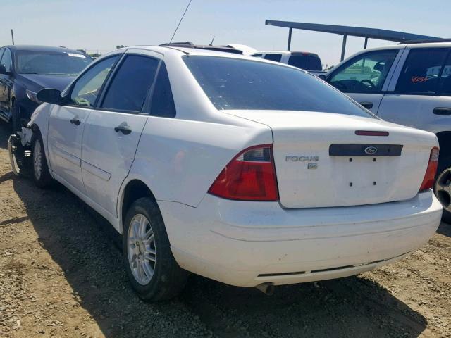 1FAFP34N67W267590 - 2007 FORD FOCUS ZX4 WHITE photo 3