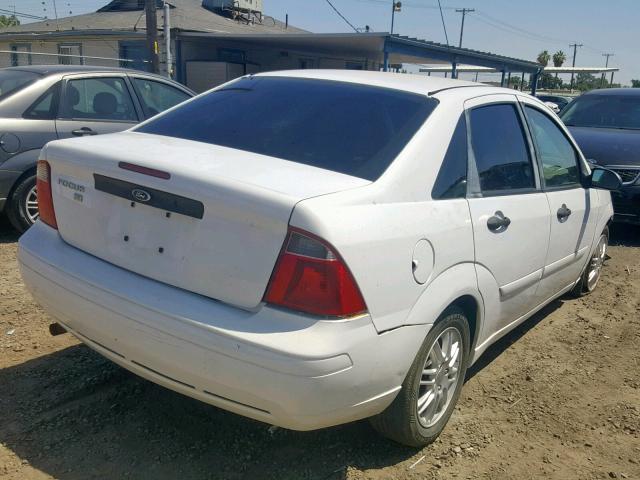 1FAFP34N67W267590 - 2007 FORD FOCUS ZX4 WHITE photo 4