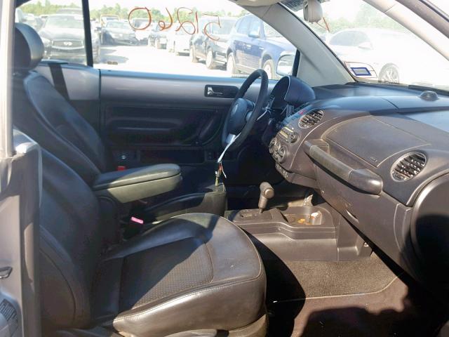 3VWRF31Y96M328998 - 2006 VOLKSWAGEN NEW BEETLE ნაცრისფერი ფოტო 5