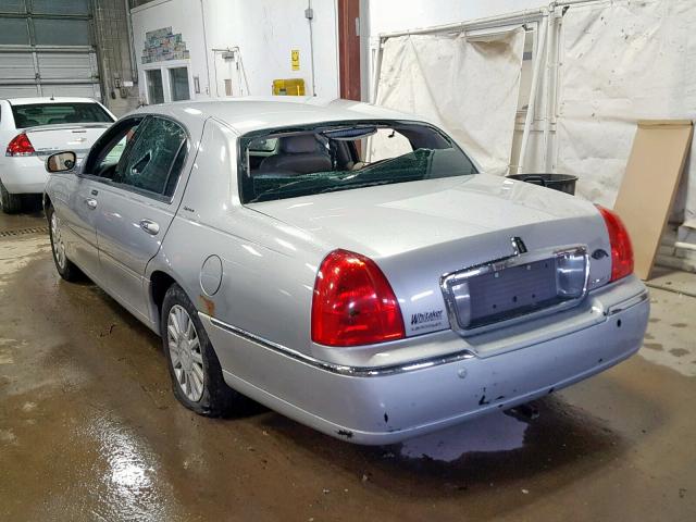 1LNHM81W84Y632921 - 2004 LINCOLN TOWN CAR E SILVER photo 3