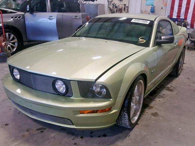 1ZVFT82H165145074 - 2006 FORD MUSTANG GT GREEN photo 2