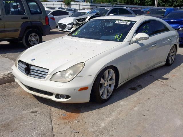 WDDDJ72X18A133802 - 2008 MERCEDES-BENZ CLS 550 WHITE photo 2