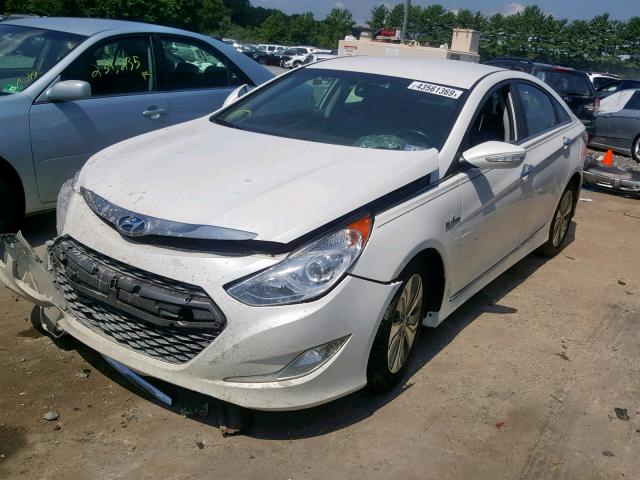 KMHEC4A44DA102015 - 2013 HYUNDAI SONATA HYB WHITE photo 2