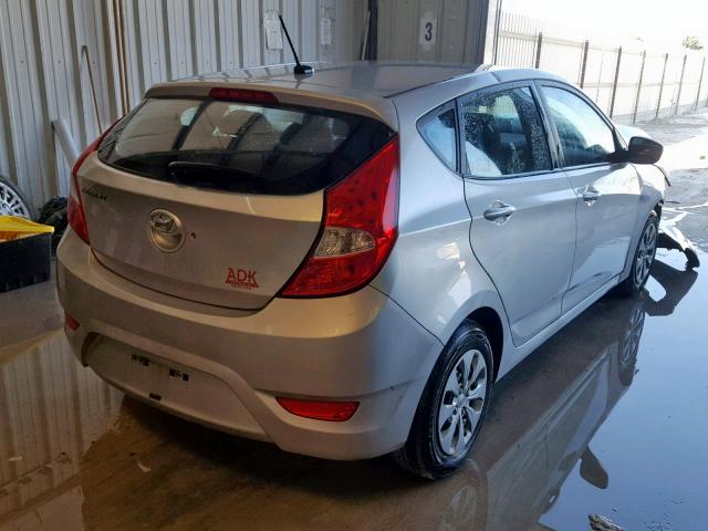 KMHCT5AE2HU325700 - 2017 HYUNDAI ACCENT SE GRAY photo 4