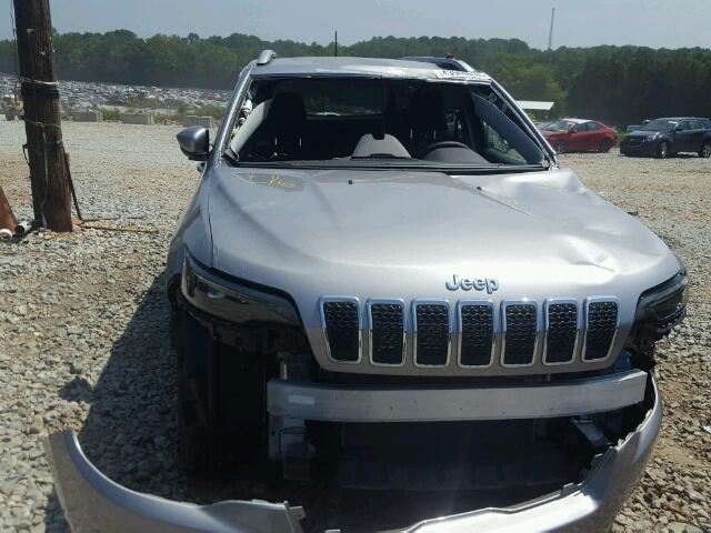 1C4PJMCBXKD140584 - 2019 JEEP CHEROKEE L SILVER photo 9