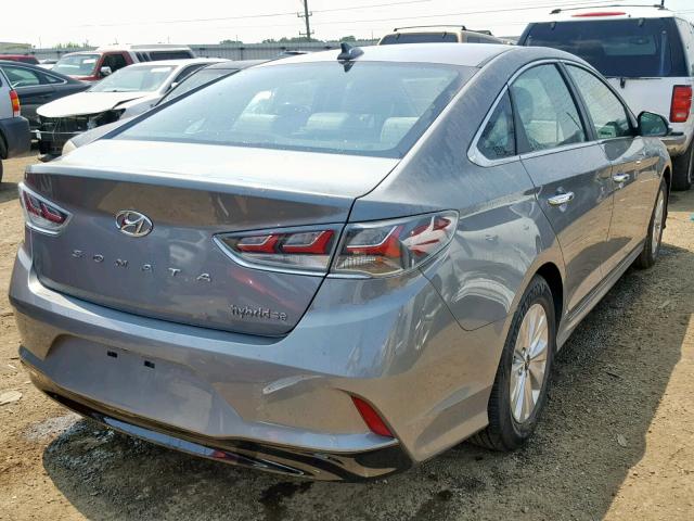 KMHE24L35JA078780 - 2018 HYUNDAI SONATA HYB GRAY photo 4