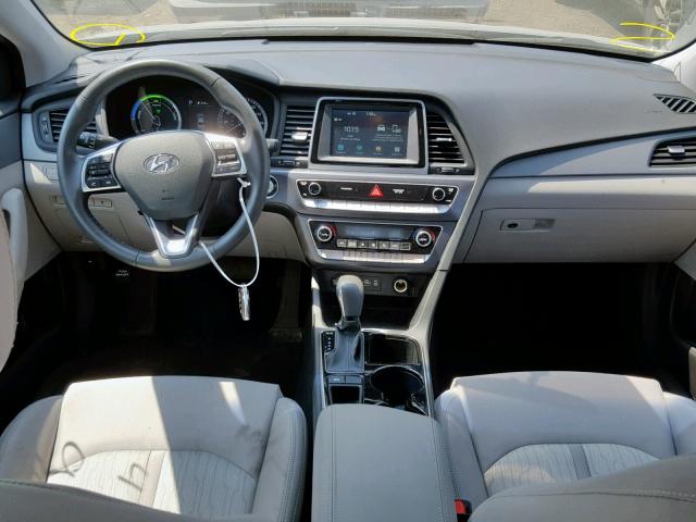 KMHE24L35JA078780 - 2018 HYUNDAI SONATA HYB GRAY photo 9