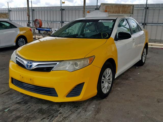 4T1BD1FK2CU008475 - 2012 TOYOTA CAMRY HYBR TWO TONE photo 2