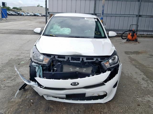 3KPA24AB7KE227640 - 2019 KIA RIO S WHITE photo 9