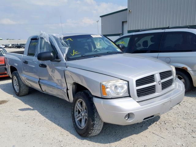 1D7HW48J57S144217 - 2007 DODGE DAKOTA QUA SILVER photo 1