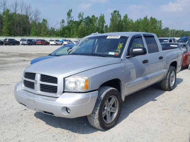 1D7HW48J57S144217 - 2007 DODGE DAKOTA QUA SILVER photo 2