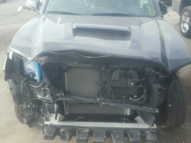 3TMDZ5BNXHM029334 - 2017 TOYOTA TACOMA DOU GRAY photo 7