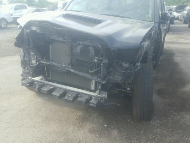 3TMDZ5BNXHM029334 - 2017 TOYOTA TACOMA DOU GRAY photo 9