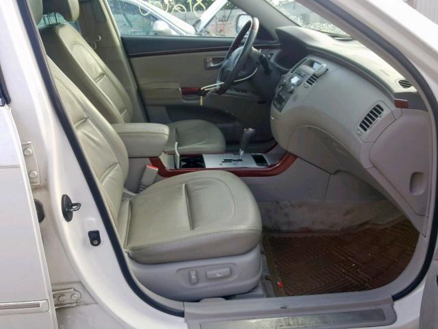 KMHFC46F67A217024 - 2007 HYUNDAI AZERA SE WHITE photo 5