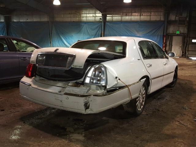 1LNHM82W43Y647526 - 2003 LINCOLN TOWN CAR S WHITE photo 4