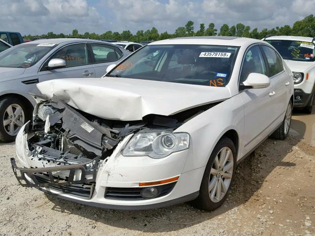 WVWJK7ANXAE163504 - 2010 VOLKSWAGEN PASSAT KOM WHITE photo 2