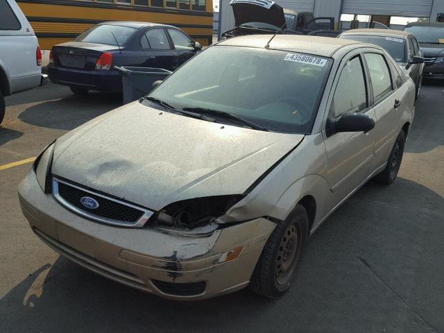 1FAFP34N06W110586 - 2006 FORD FOCUS ZX4 GOLD photo 2