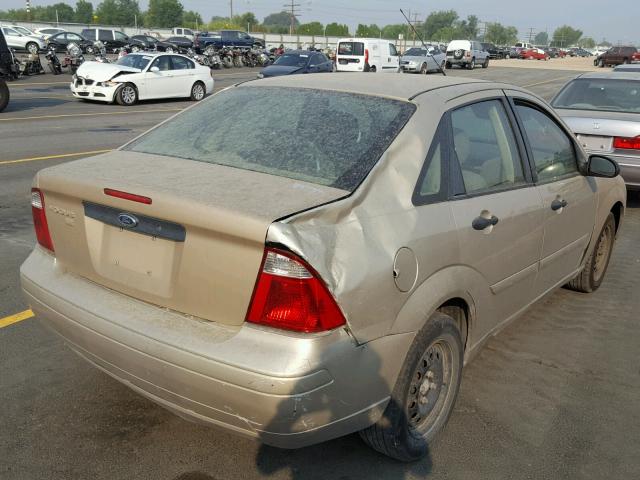 1FAFP34N06W110586 - 2006 FORD FOCUS ZX4 GOLD photo 4