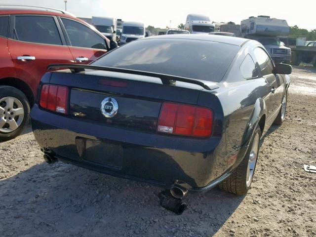 1ZVFT82H655181583 - 2005 FORD MUSTANG GT BLACK photo 4