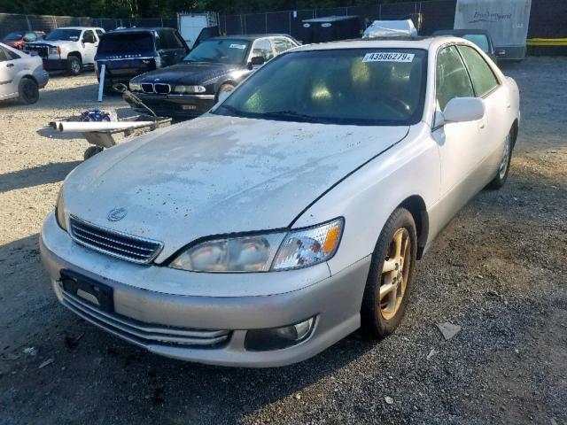 JT8BF28G215104349 - 2001 LEXUS ES 300 WHITE photo 2