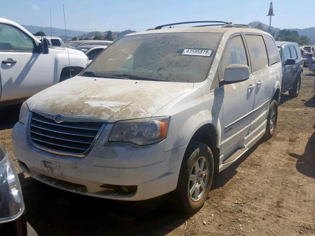 2A4RR5D11AR450982 - 2010 CHRYSLER TOWN & COU WHITE photo 2