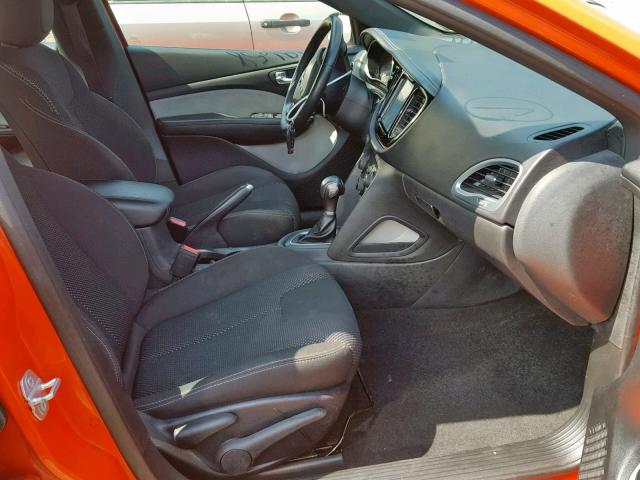 1C3CDFBBXGD636998 - 2016 DODGE DART SXT ORANGE photo 5