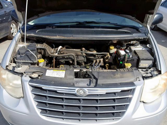 2A4GT54L66R780901 - 2006 CHRYSLER TOWN AND C SILVER photo 7