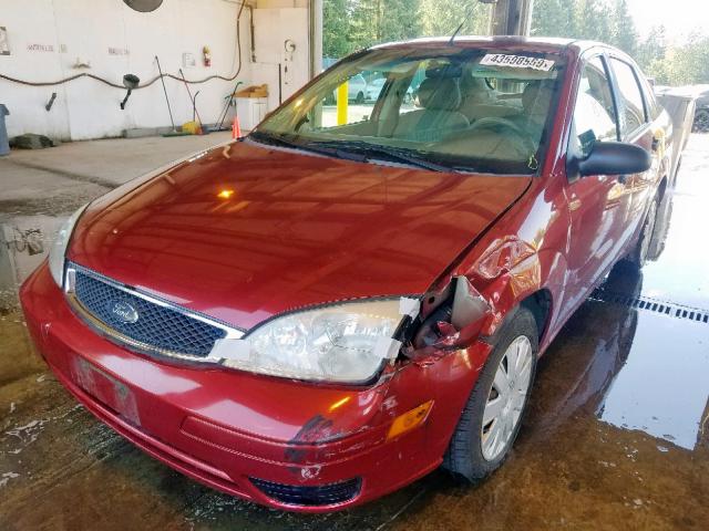 1FAFP34N25W181299 - 2005 FORD FOCUS ZX4 RED photo 2